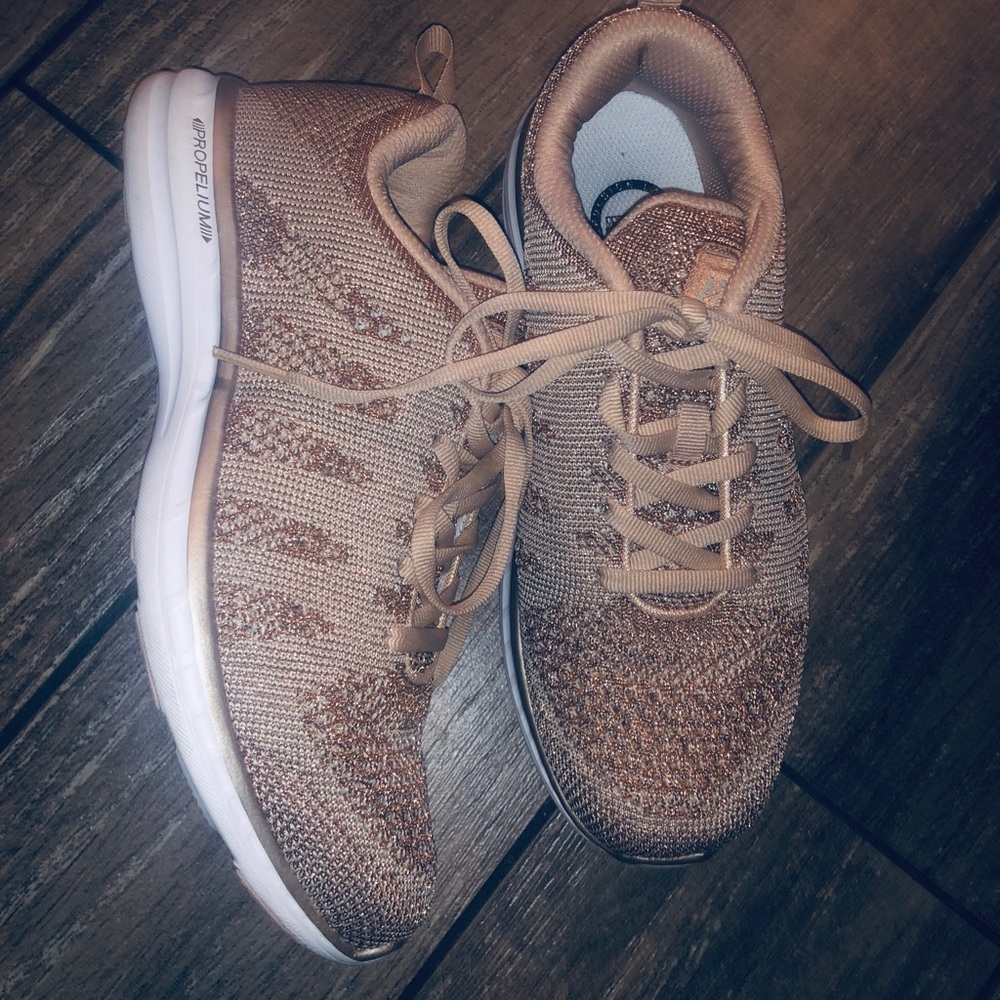 APL Athletic shoes